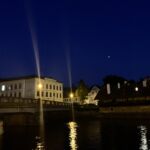 "Карлсон". Чехия, Крумлов. Странный "блик" в ночном небе. При увеличении оказался похож на мультяшного Карлсона в простыне :)